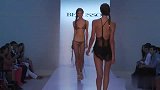 时装秀：迈阿密泳装秀，模特不仅漂亮，而且眼神电力十足，超级喜