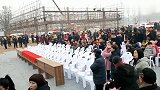 大衣哥投资500万的大舞台落成，大又豪华相当气派