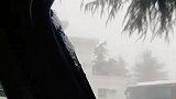 下雪的前奏，我的爱车开着暖气在化雪
