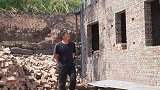 四川方言：老坎说做人要圆滑，小伙不服，还好老表来得及时！