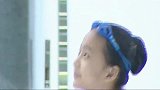 美雪看着泳池：快让波浪停下来！游乐：停下来就没趣了！