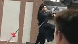 武打戏拍摄现场，危险的都让替身上了
