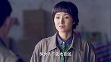 大哥想要把二哥领回去，二婶不想二哥被锁着，坚决不同意这件事