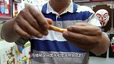 大叔街头卖“非遗小吃”，一边吹一边玩，网友：少见了！