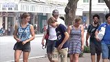 对路人说你拉链开了，路人是啥反应原来大家都做同一个动作