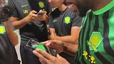 自己都笑乐了！巴坎布赛后复盘比赛录像乐开花