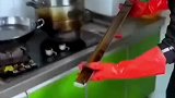 厨房抽油烟机都是油