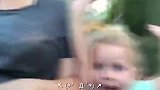 超美宝宝第一次坐过山车 吓成表情包