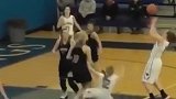女篮赛场也有如此凶狠的盖帽！连人带球一起扇飞