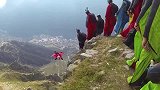 不惧生死的勇士，天门山翼装飞行，穿越极窄山洞！