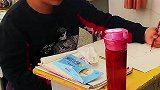 学生拿着老爸的茶杯去学校，现在连养生，都如此内卷了吗