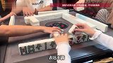 一楼棋牌室噪音扰民，二楼住户拉横幅“来一楼打麻将霉运缠身”，涉事社区回应