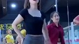 小姐姐不愧是形体老师，就这段舞蹈，已经可以算得上“女神”了