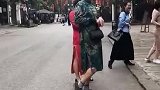 妖娆的身段，迷人的动作，小哥哥完美驾驭旗袍