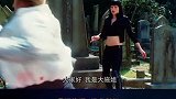 女吸血鬼抢来一个箱子，打开后发现，里面竟装