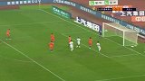 鲁能前场大范围转移 拉尔森边路拿球起脚怒射稍稍高出