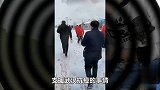 辛巴捐款1.5亿后再做公益，让父亲带人回村挨家挨户免费发口罩