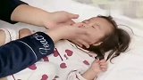 粗心老爸带娃记：这虎爹给小萌娃抹香香，你就不能对小棉袄温柔点