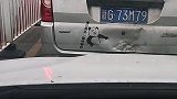 保持车距不信你看我看着了！怼上了！