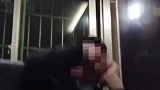 男子做兼职被坑猛扇自己耳光 派出所内崩溃大哭：生活太难