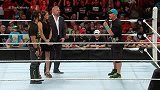 WWE-15年-RAW1155期：塞纳打断罗林斯说话 擂台与其对峙-花絮