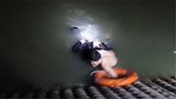 江苏无锡：偷鱼贼慌不择路跳河！体力不支时，民警来了