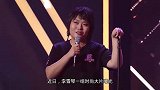 李雪琴拍《男人装》大片 长发飘飘印花睡衣表现大胆