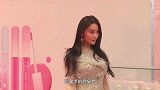 张馨予穿夹克都能秀腿，搭配紧身裙简约清新，时尚感可真没得比