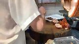 香港烧腊讲究的美味之外，还要动作又快，姿势又帅！
