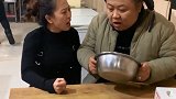 萌狮大赏 小伙为了吃个水饺，这套路挺深啊！
