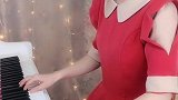 谁家的小姐姐长得漂亮钢琴弹得也好，一席红裙令人沉迷！