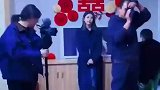 小伙去参加别人婚礼没想到和化妆小姐姐心动了