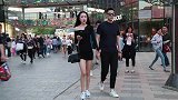 三里屯街拍，好看的妹子有很多，但腿这么长的很少