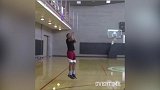篮球-18年-选秀热门Trae Young实力模仿朗佐-鲍尔三分出手-新闻