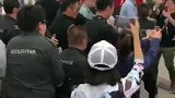 霆锋好酷，气场强大