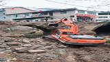 大家来看看，拆旧桥，建新桥，为民造福