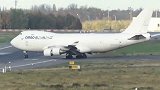 跑道这么窄，看空中巨无霸是如何调头网友这油够我烧一年