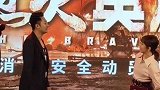 杨紫来来来猜猜这比划的是啥～