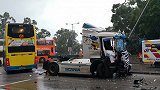 香港一公交车与一拖架车相撞至少9人伤 警方调查
