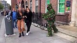 搞笑草人恶作剧，假扮草人恶搞路人，美女非常害怕
