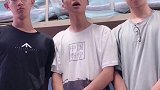 #大学寝室 当只有一个室友写作业时