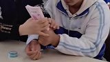 高校点钞课上，老师手法娴熟宛如大师