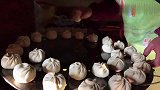 乡愁就是甘肃定西老家的地软菜包子，拌上辣椒香醋，天宇说真好吃