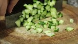 大彭家今天吃宫保肉丁，这菜拌饭吃太香了，就是有点干