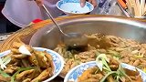 黄焖鱼，卖家选用小鱼油炸后焖制而成，汤鲜肉酥