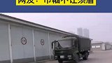 中国女兵展示军用卡车单兵换轮胎，巾帼不让须眉