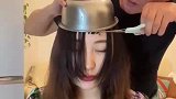 男子给老婆剪头发，老婆的表情从期待到生无可恋