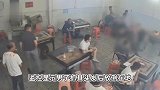 女子抱孩子在麻将馆遭一男子暴打，被拽头发放倒猛踹，警方介入