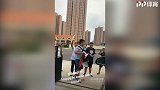帕托回天津啦 金童遇数名球迷热情迎接