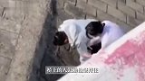 摔懵了！男子跳河跳到水泥地上，现场群众：桥有六七米高